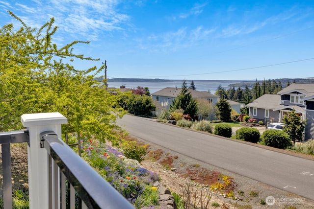 20916 3rd Avenue S, Des Moines, WA 98198