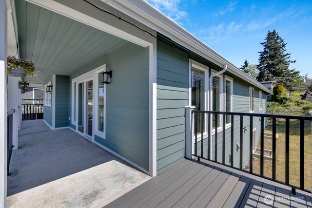 20916 3rd Avenue S, Des Moines, WA 98198