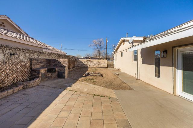 1048 Goff Boulevard SW, Albuquerque, NM 87105