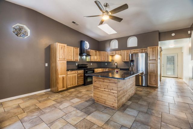 1048 Goff Boulevard SW, Albuquerque, NM 87105