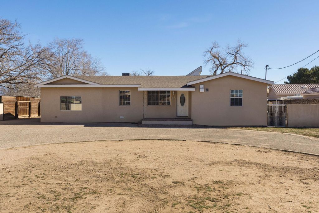 1048 Goff Boulevard SW, Albuquerque, NM 87105