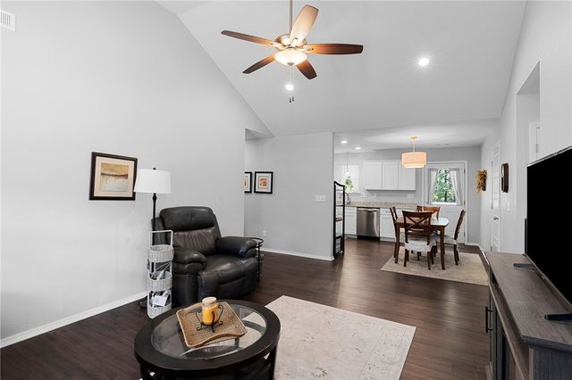 5 Ettington Lane, Bella Vista, AR 72714