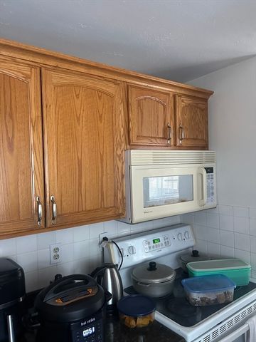 101 Bishop Dr 101, Framingham, MA 01702