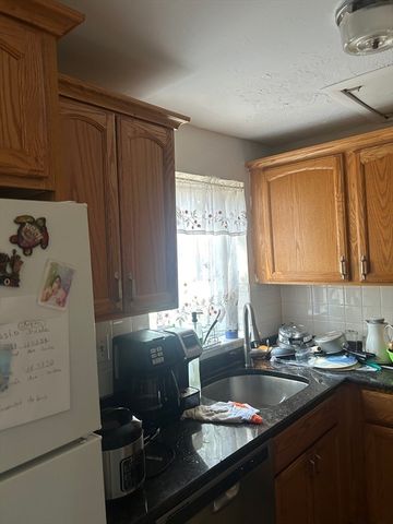 101 Bishop Dr 101, Framingham, MA 01702