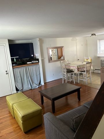 101 Bishop Dr 101, Framingham, MA 01702