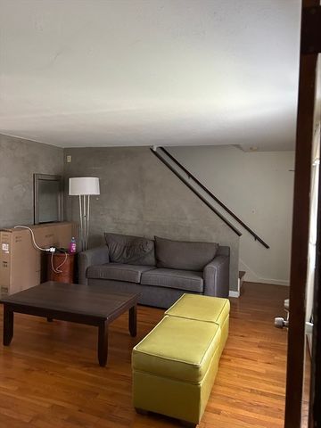 101 Bishop Dr 101, Framingham, MA 01702