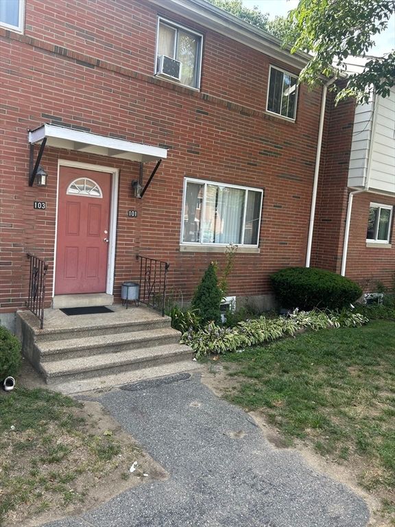 101 Bishop Dr 101, Framingham, MA 01702