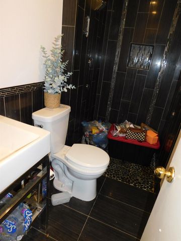 3762 N Claremont Avenue N, Fresno, CA 93727