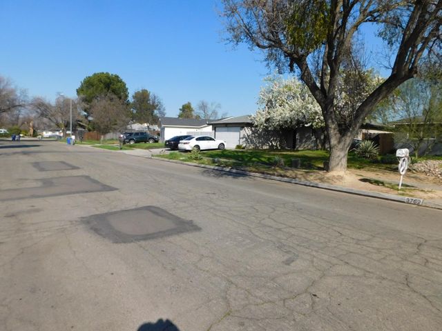 3762 N Claremont Avenue N, Fresno, CA 93727