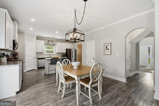 17 Four Feathers Lane NE, Rydal, GA 30171