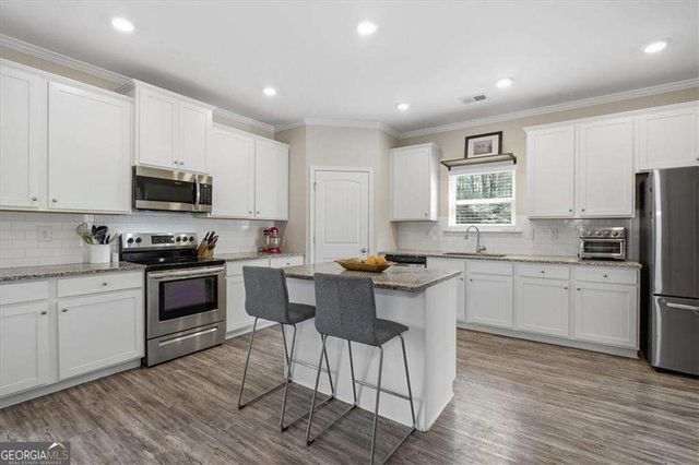 17 Four Feathers Lane NE, Rydal, GA 30171