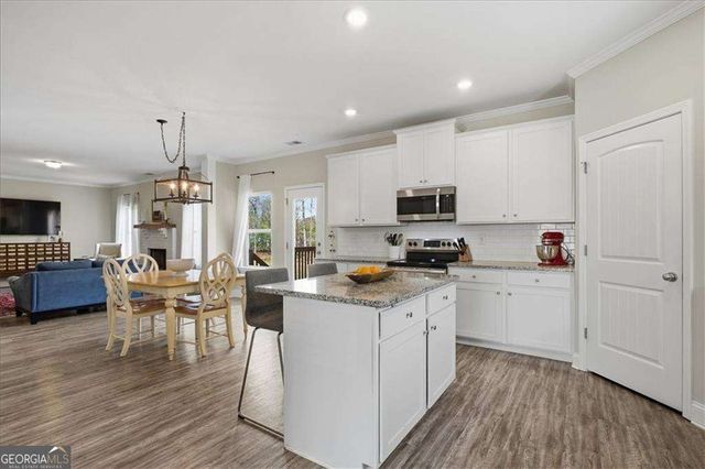 17 Four Feathers Lane NE, Rydal, GA 30171