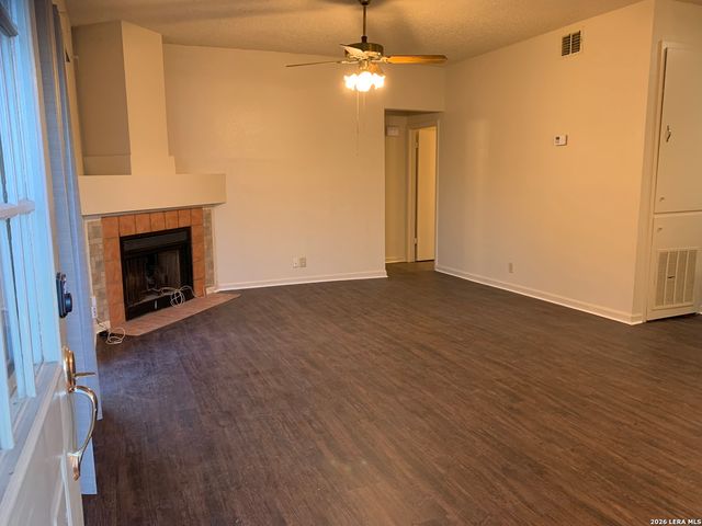8441 FOREST RIDGE DR, San Antonio, TX 78239