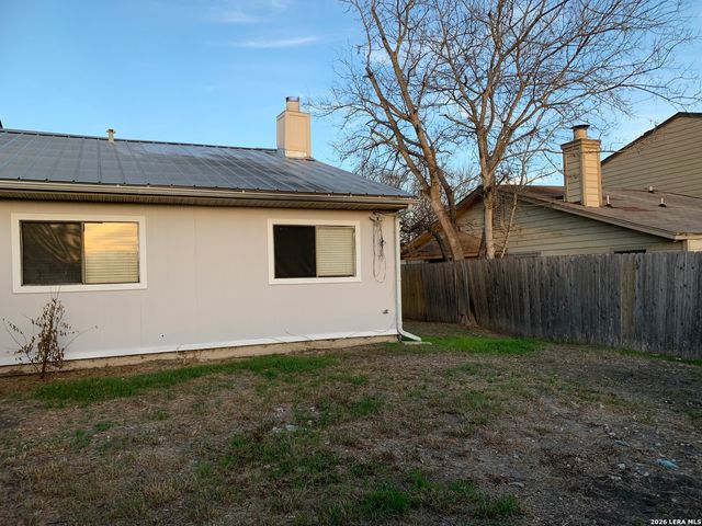 8441 FOREST RIDGE DR, San Antonio, TX 78239