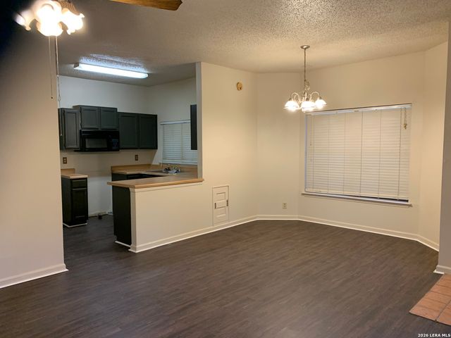8441 FOREST RIDGE DR, San Antonio, TX 78239