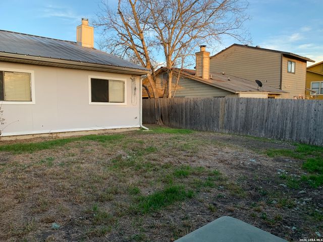 8441 FOREST RIDGE DR, San Antonio, TX 78239