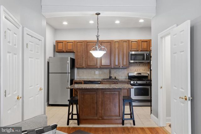 902 S 8TH ST, Philadelphia, PA 19147