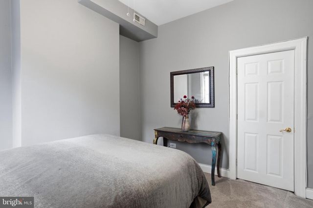 902 S 8TH ST, Philadelphia, PA 19147