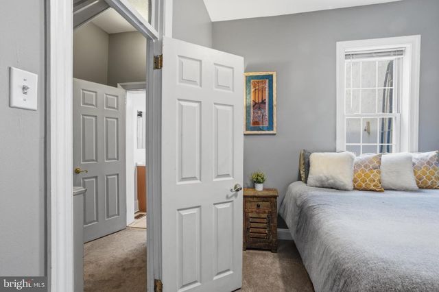 902 S 8TH ST, Philadelphia, PA 19147