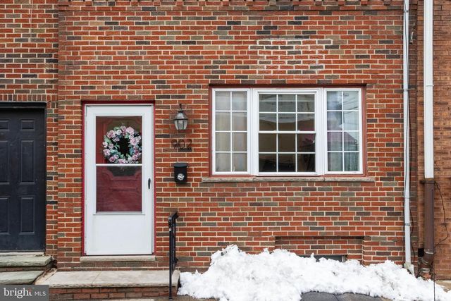 902 S 8TH ST, Philadelphia, PA 19147