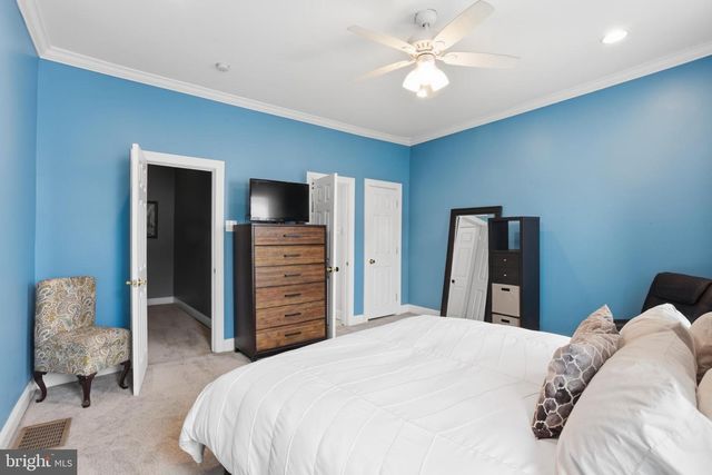 902 S 8TH ST, Philadelphia, PA 19147