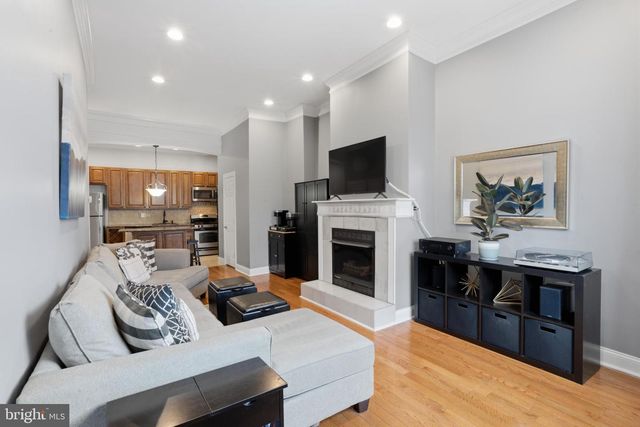 902 S 8TH ST, Philadelphia, PA 19147