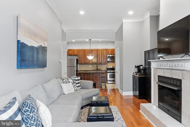 902 S 8TH ST, Philadelphia, PA 19147