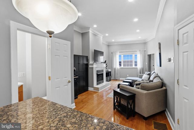 902 S 8TH ST, Philadelphia, PA 19147