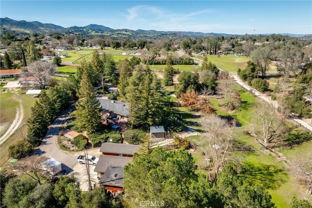 Image 1 of property listing at 9290 Carmel Rd, Atascadero, CA 93422