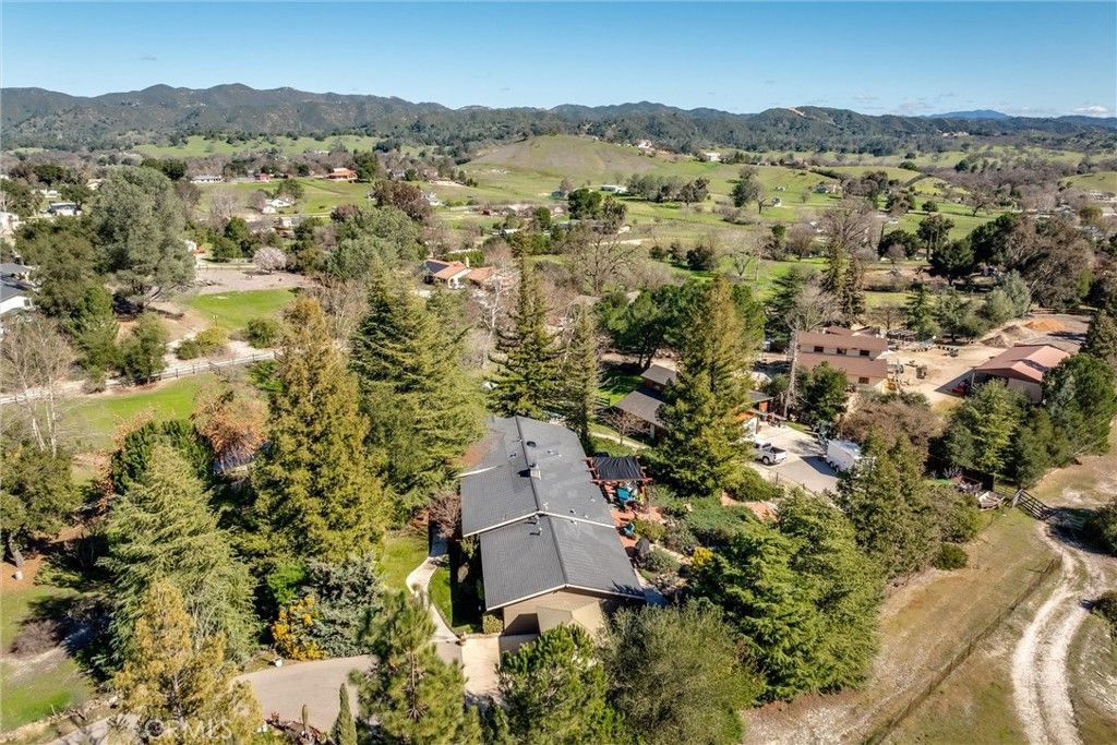 Image 49 of property listing at 9290 Carmel Rd, Atascadero, CA 93422