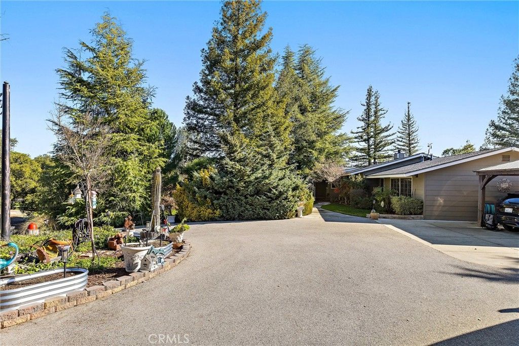 Image 6 of property listing at 9290 Carmel Rd, Atascadero, CA 93422