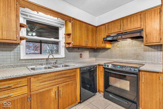 5108 Chatham Place, Indianapolis, IN 46226