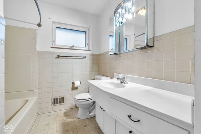 5108 Chatham Place, Indianapolis, IN 46226