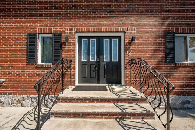 12 Parkway Dr, Saugus, MA 01906