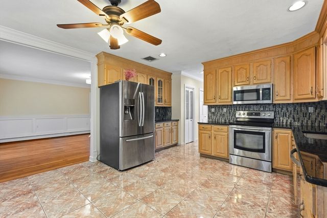 12 Parkway Dr, Saugus, MA 01906
