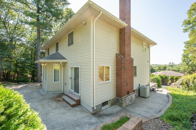 12 Parkway Dr, Saugus, MA 01906