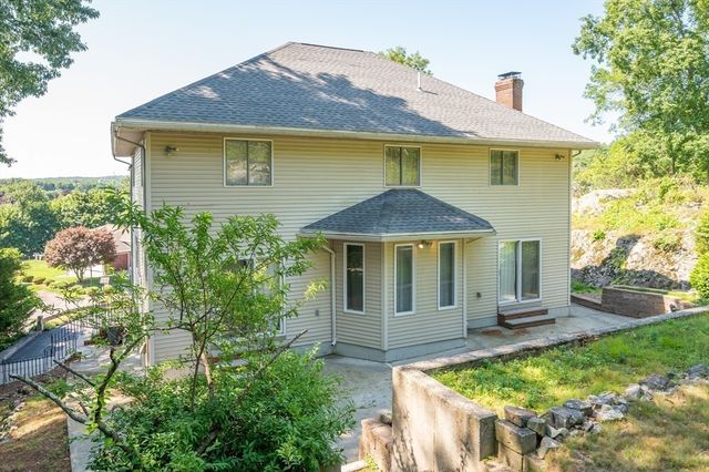 12 Parkway Dr, Saugus, MA 01906