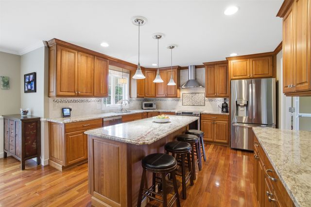 26 Flintlock Road, Salem, NH 03079