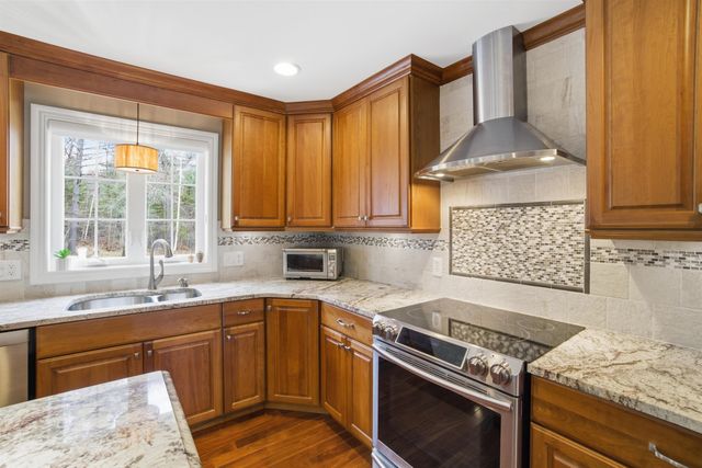26 Flintlock Road, Salem, NH 03079