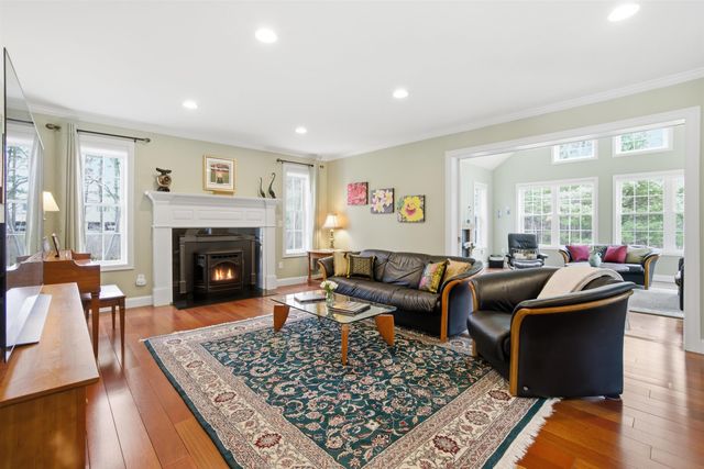 26 Flintlock Road, Salem, NH 03079