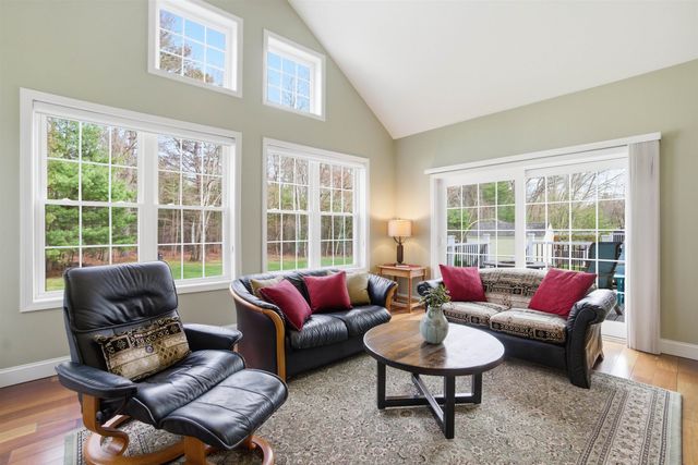 26 Flintlock Road, Salem, NH 03079