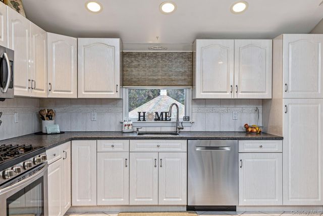 74 Lauren Avenue, Dix Hills, NY 11746