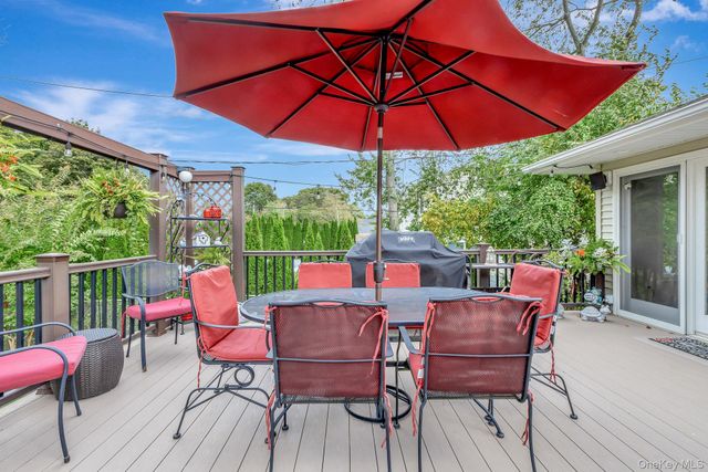 74 Lauren Avenue, Dix Hills, NY 11746