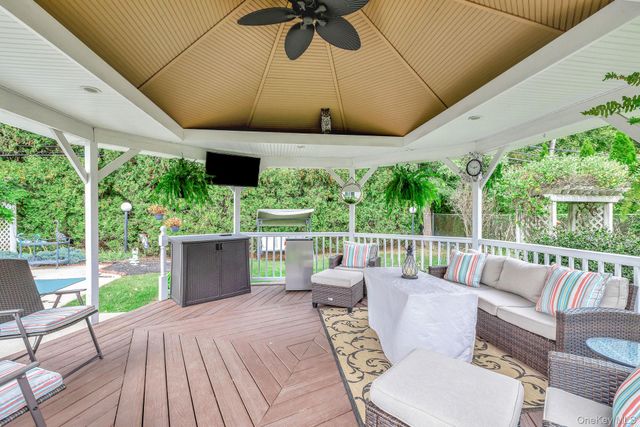 74 Lauren Avenue, Dix Hills, NY 11746