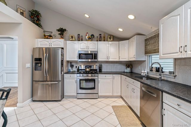 74 Lauren Avenue, Dix Hills, NY 11746