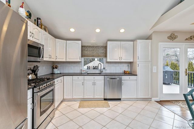 74 Lauren Avenue, Dix Hills, NY 11746