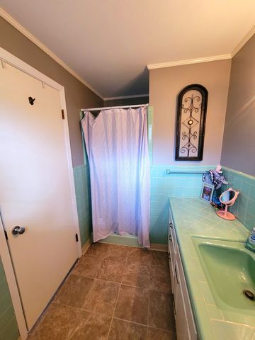 43 Hillcrest Dr, Paris, TN 38242