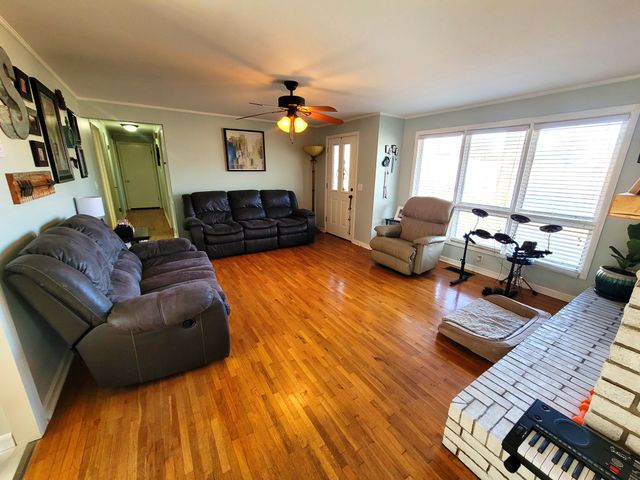 43 Hillcrest Dr, Paris, TN 38242