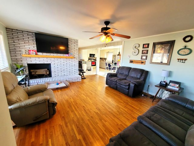 43 Hillcrest Dr, Paris, TN 38242