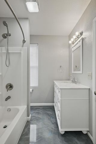 1209 South Garrison Avenue, Carthage, MO 64836